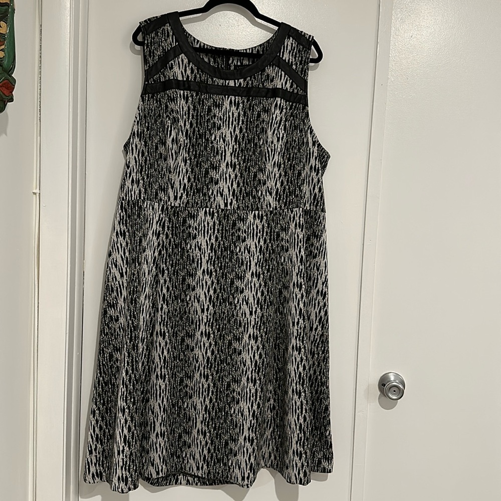 Lane Bryant 26 Plus Black, Grey, & White  w/Black leather linings, see photos.